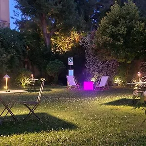 Alojamento de Acomodação e Pequeno-almoço Riari Garden